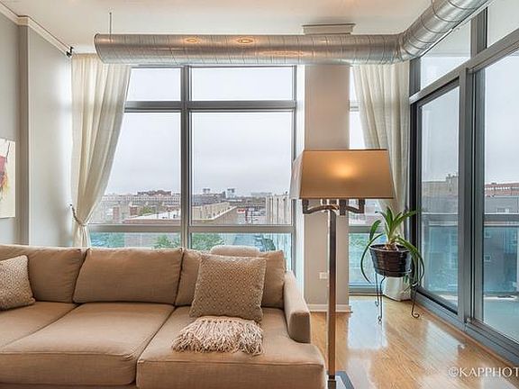 2nd image of 1819 S Michigan Ave Unit 401
