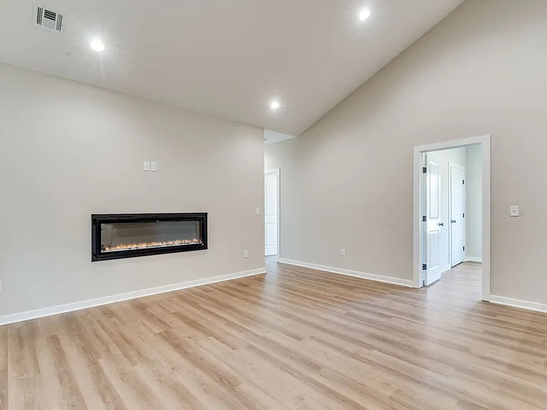 816 Fox Ridge St — Photo 4