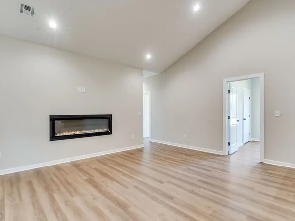816 Fox Ridge St, Newton, KS 67114