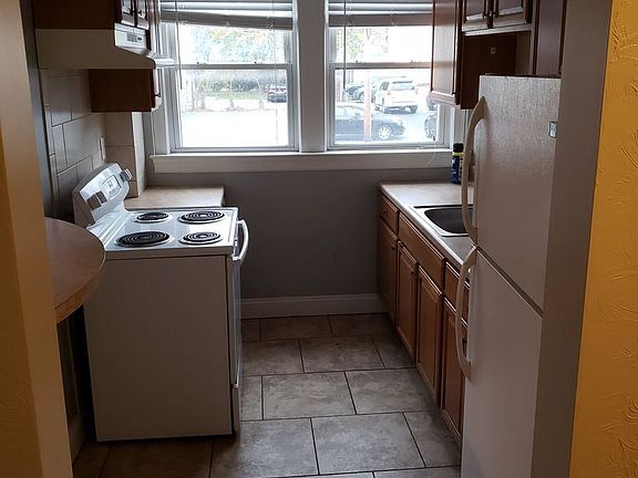 2nd image of 115 Lowell St APT 5