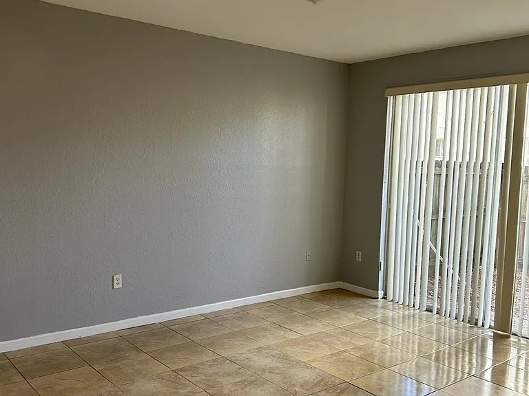 SE 15th Pl — Photo 15