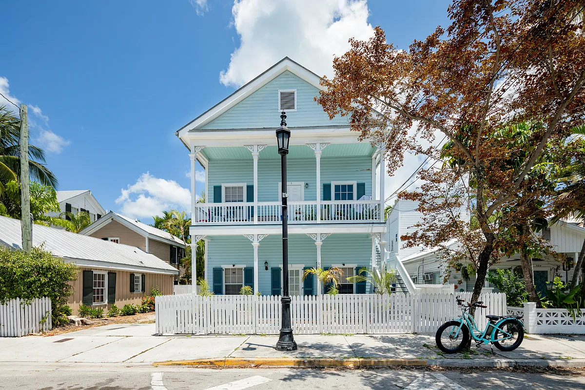 Building Photo - 906 Truman Ave #2