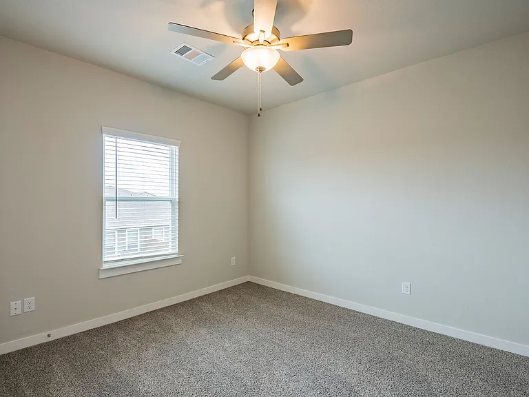 640 Wheatfield Dr — Photo 22