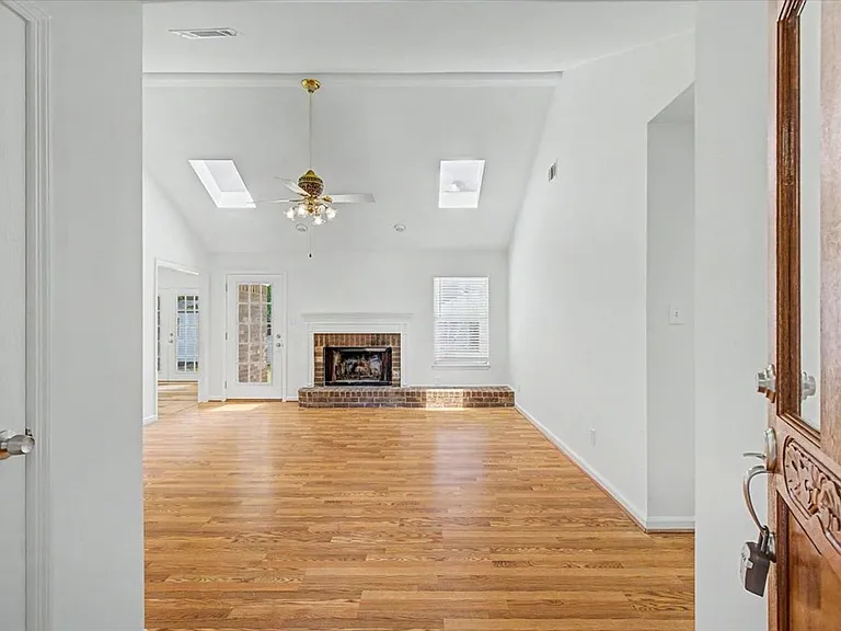85 S Oak Rd — Photo 2