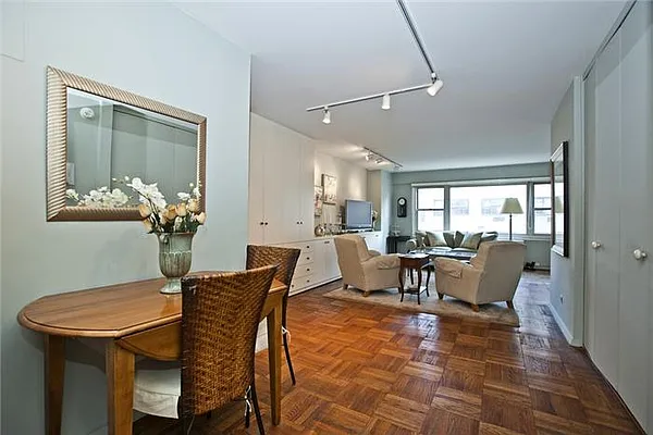 Sold by Maxwell Jacobs | media 23