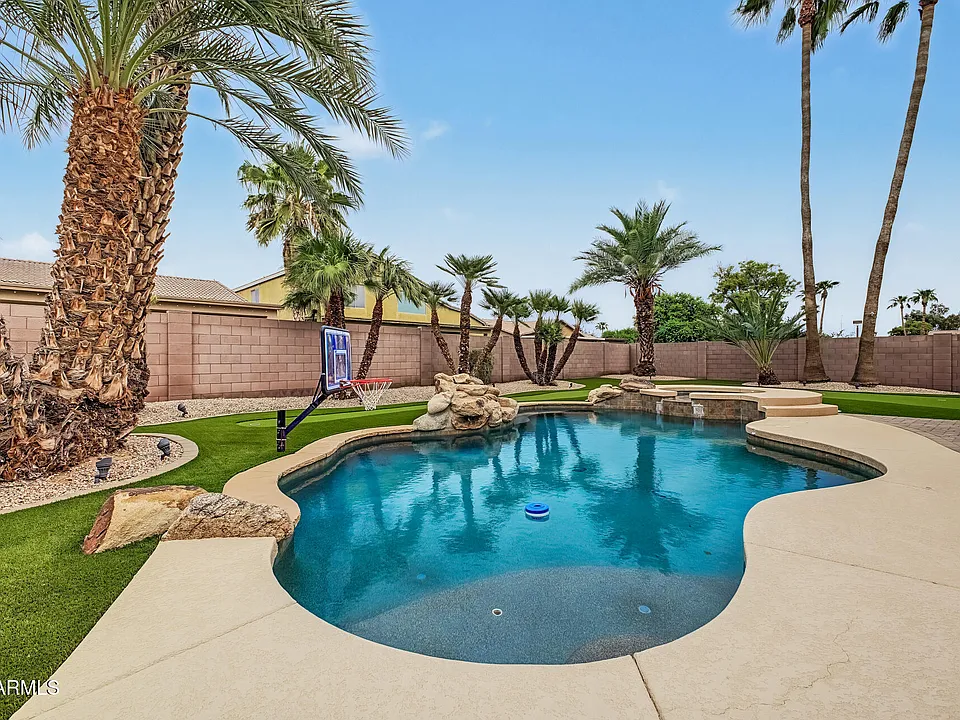 3120 E Runaway Bay Pl