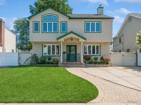 351 Emerson Place, Uniondale, NY 11553