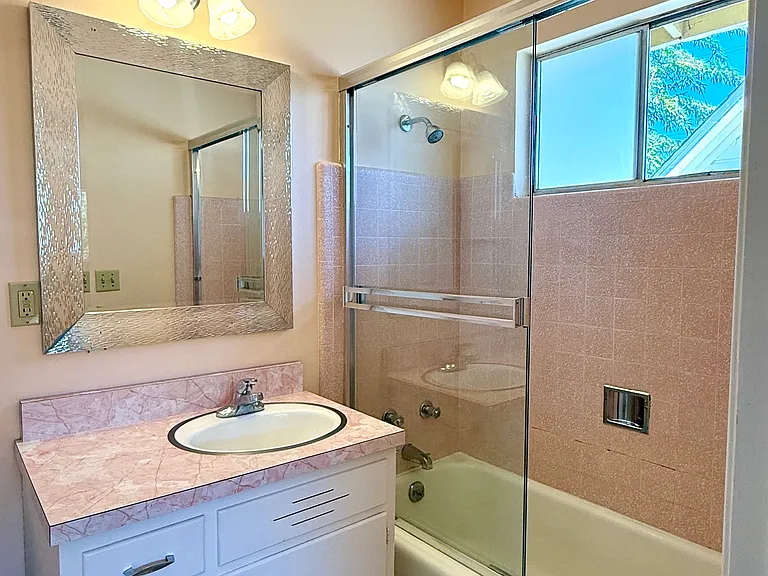 320 Center St #7 — Photo 6