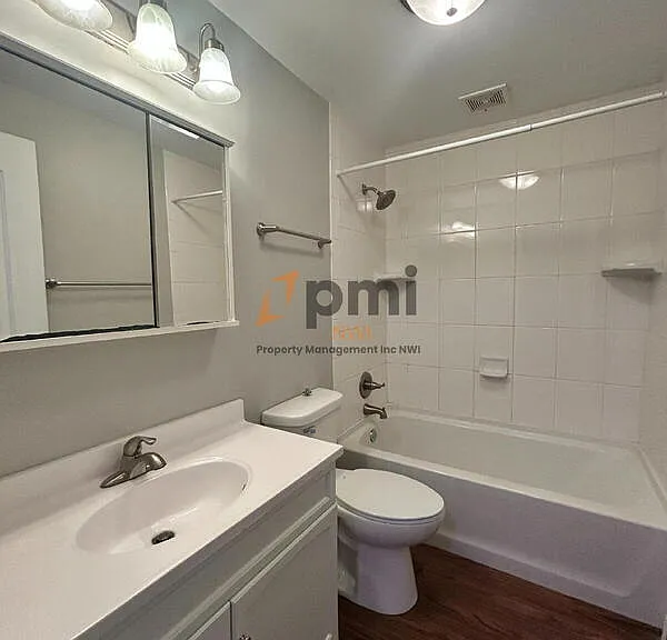 2591 Parkview St #3 — Photo 8