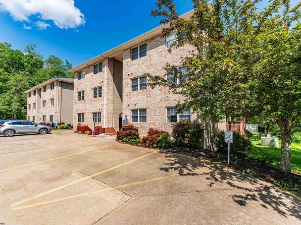 233 Creekside Dr, Morgantown, WV 26508