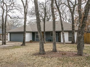 1104 Willow Ridge Dr, Azle, TX 76020