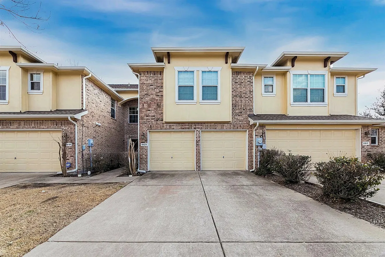 3 bed, 2.5 bath, 1939 sqft, $2,400 — Photo 2
