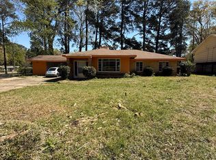 3938 Oakhill Dr, Jackson, MS 39206