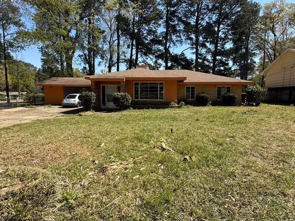 3938 Oakhill Dr, Jackson, MS 39206