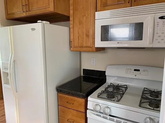 4198 Hinsdale Rd — Photo 3