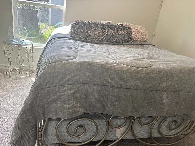 1073 SW Eureka Ave — Photo 18