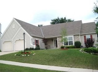 938 Parkton Dr, Waukesha, WI 53189