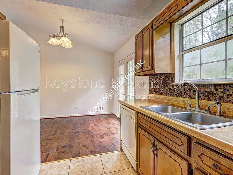 1277 Iron Gate Blvd — Photo 5