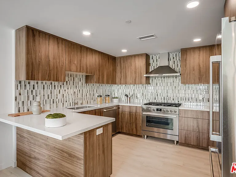 1021 S Shenandoah St #303 — Photo 5