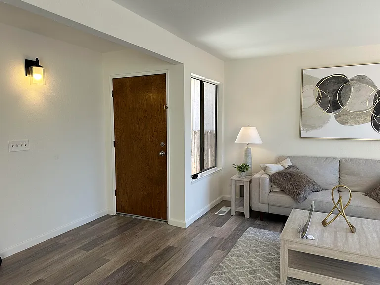 3133 Acorn Ct — Photo 4