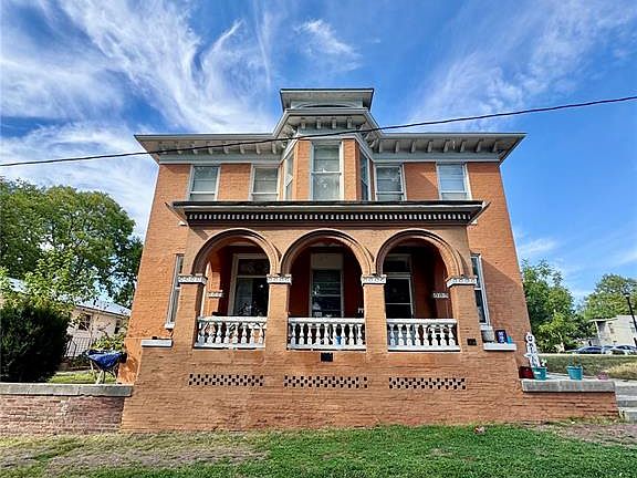 2nd image of 705 Main St #C