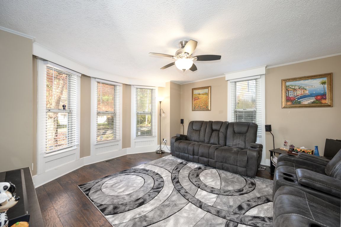 next background image