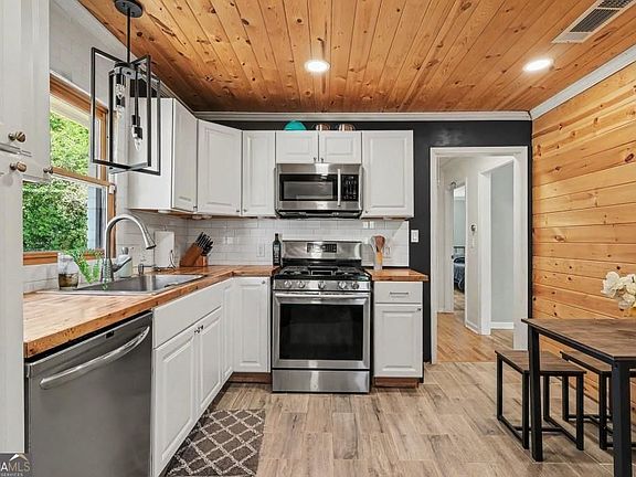 3rd image of 1120 Delores Way