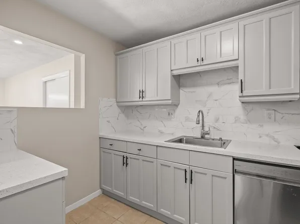 68 Summer Ave APT 1, Stoughton, MA 02072