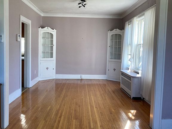3rd image of 3502 N Knoxville Ave APT B