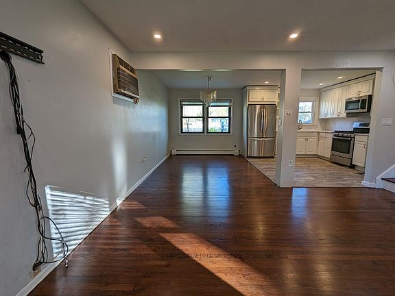 2nd image of 457 W 6th Ave #1