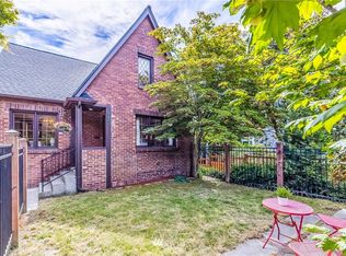 2421 N 75th St, Seattle, WA 98103