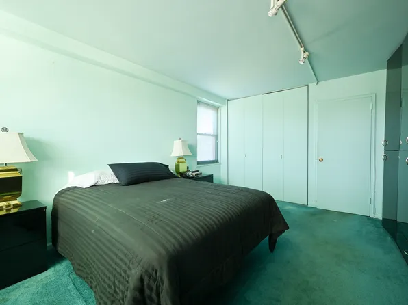 61-20 Grand Cent Parkway image 18 of 25