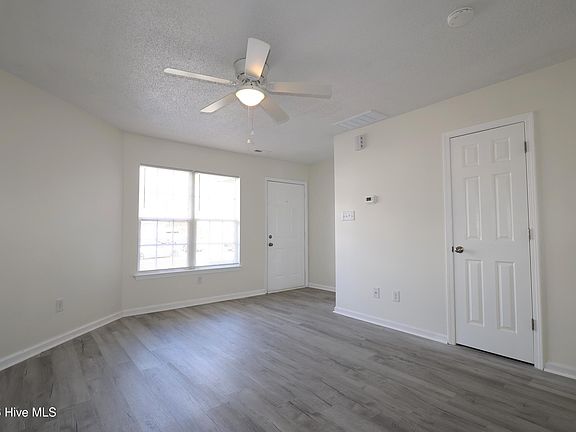 3rd image of 1086 W Pueblo Dr