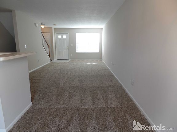 3rd image of 1008 Hartford Village Blvd