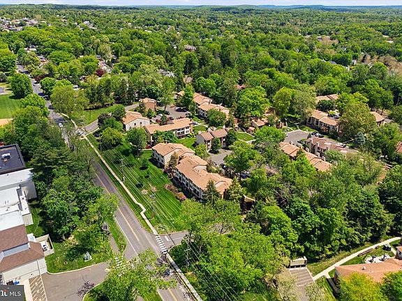 3rd image of 13-1 Aspen Way