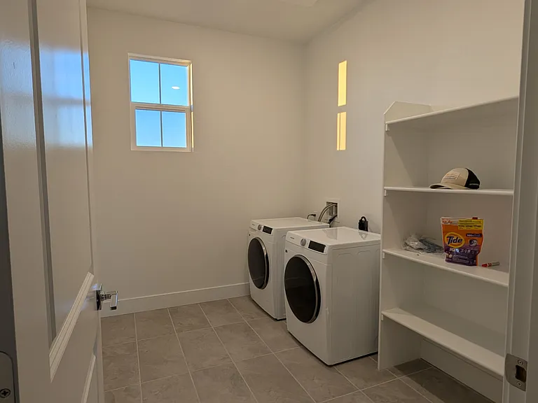 138 W Adriana Dr — Photo 15