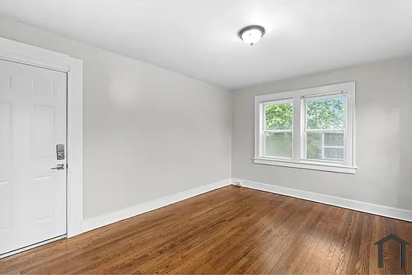 6748 Crest Ave #2E — Photo 5