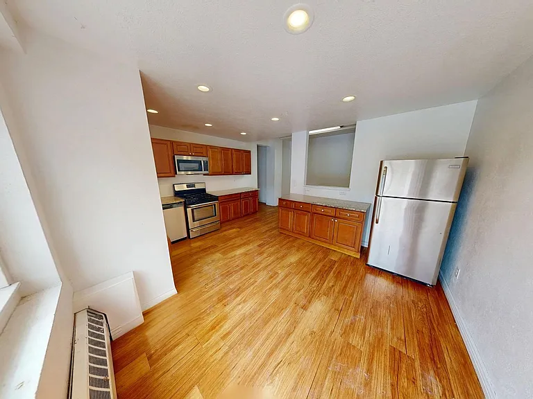 College Place — Photo 2
