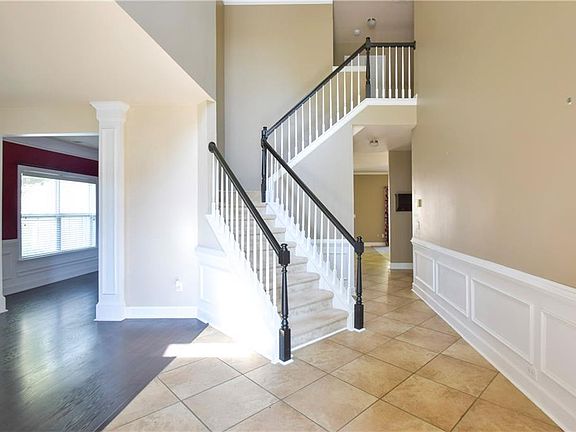 4th image of 115 Woodview Ct