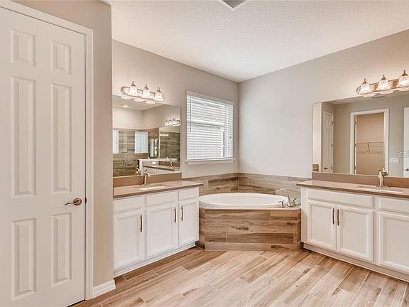 5th image of 13107 Bahia Grass Ln #819