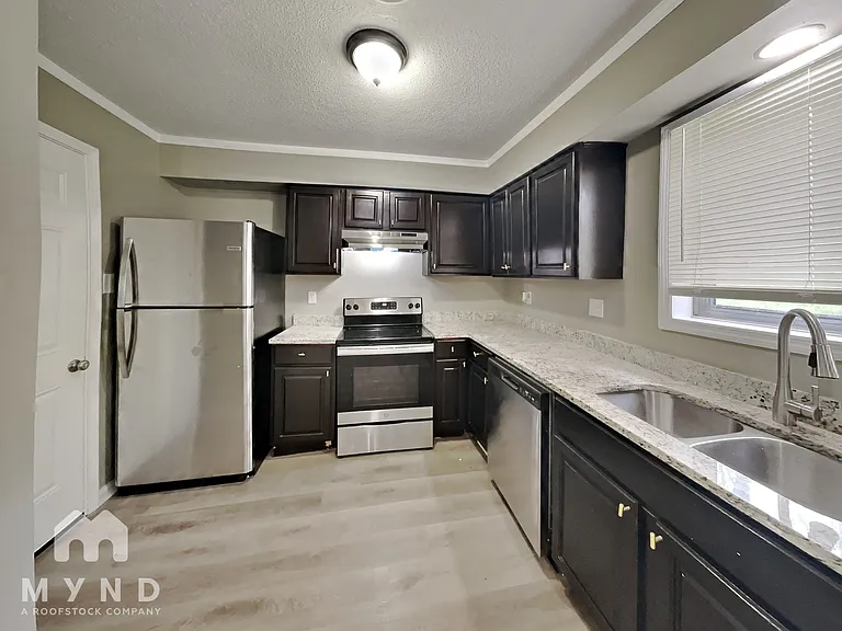4014 Hitchcock St — Photo 6