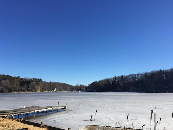 2nd image of 305 W Pickerel Lake Dr