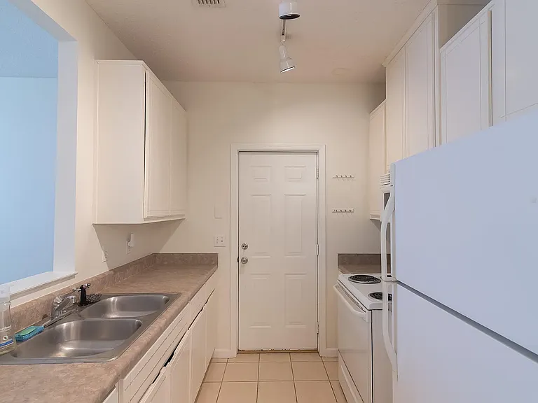1660 Corey Wood Cir — Photo 4