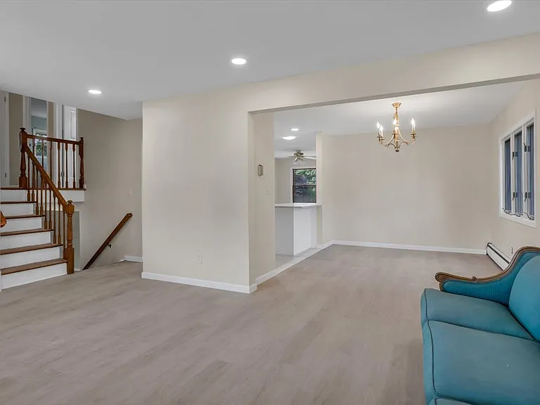 8 Fern Dr — Photo 6