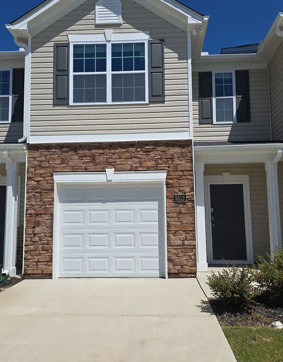 3 bed, 2.5 bath, 1428 sqft, $1,750 — Photo 1