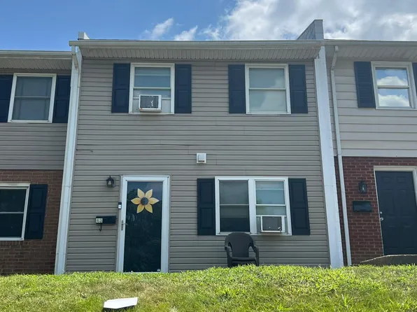 1045 S Main St, Woodstock, VA 22664