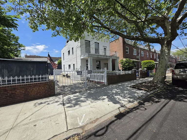 1366 E 58th St #3 — Photo 37