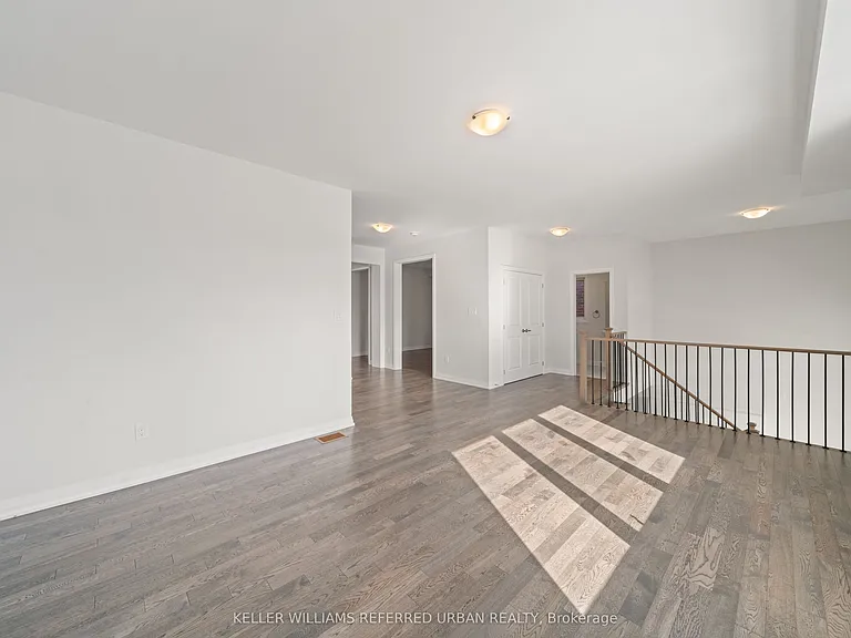 1466 Stovell Cres #MAIN UPPER — Photo 6
