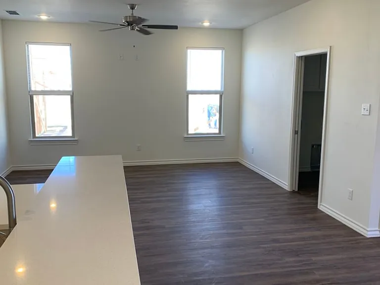 5525 Kemper St — Photo 8