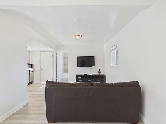 4th image of 3618 Macarthur Blvd